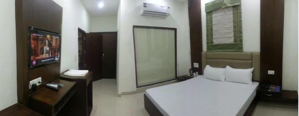 Hotel Ng Paradise Jagadhri Экстерьер фото
